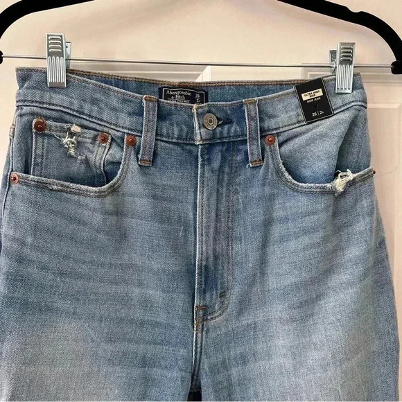 Abercrombie & Fitch Ultra High Rise Mom Jean Distressed Med Wash Womens Sz 26 2R - Picture 2 of 9